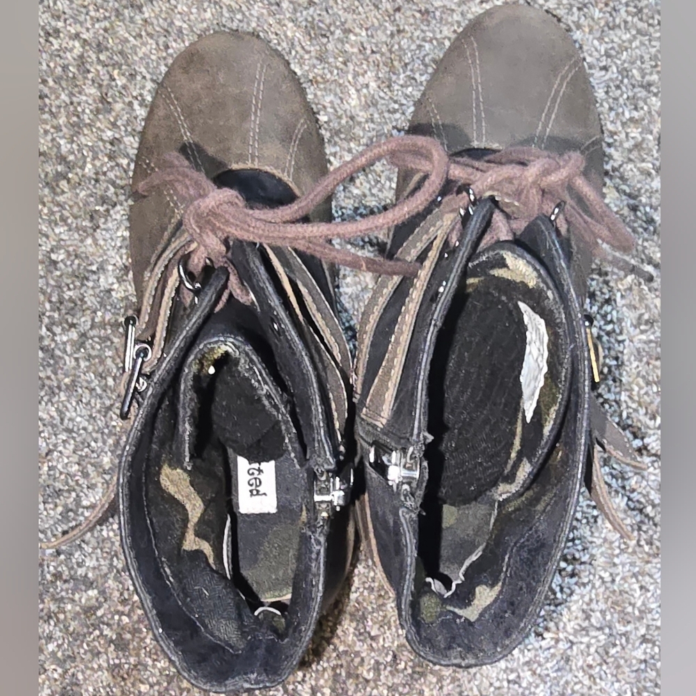 Not Rated Hermione Wedge Boot By The Buckle Womens Size 8.5 Black And Brown - Picture 11 of 12